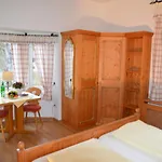 Gaestehaus Maria Πανσιόν Γκάρμις-Παρτενκίρχεν